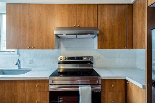 76 Weir Street N, Hamilton, ON - Indoor Photo Showing Kitchen