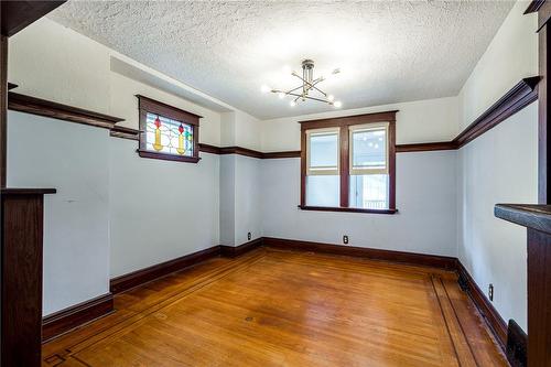 76 Weir Street N, Hamilton, ON - Indoor Photo Showing Other Room