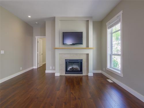 147-1675 Penticton Avenue, Penticton, BC - Indoor Photo Showing Living Room With Fireplace