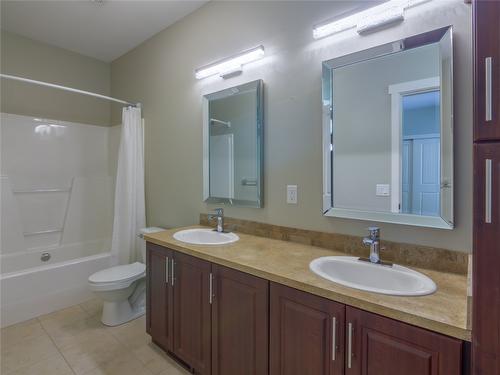 147-1675 Penticton Avenue, Penticton, BC - Indoor Photo Showing Bathroom