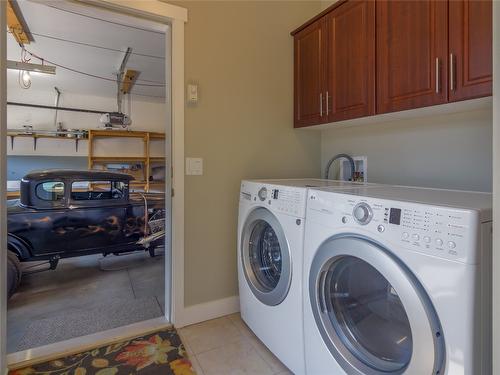 147-1675 Penticton Avenue, Penticton, BC - Indoor Photo Showing Laundry Room