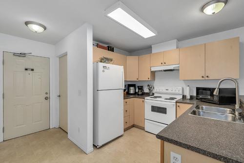 101-2733 Riffington Place, West Kelowna, BC - Indoor Photo Showing Kitchen With Double Sink