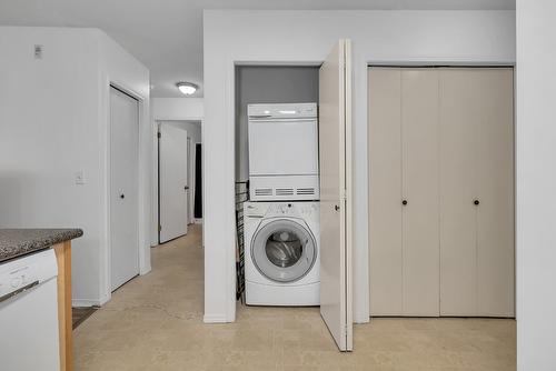 101-2733 Riffington Place, West Kelowna, BC - Indoor Photo Showing Laundry Room