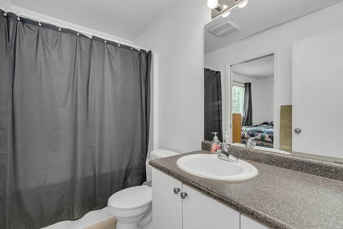 101-2733 Riffington Place, West Kelowna, BC - Indoor Photo Showing Bathroom