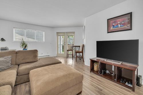 101-2733 Riffington Place, West Kelowna, BC - Indoor Photo Showing Living Room