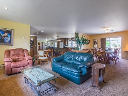 238 Park Rill Road, Oliver, BC - Indoor Photo Showing Living Room