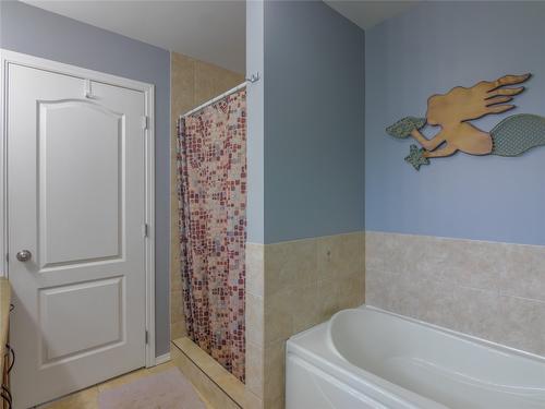 238 Park Rill Road, Oliver, BC - Indoor Photo Showing Bathroom