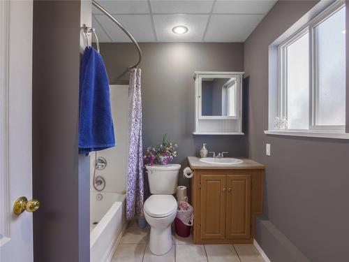 238 Park Rill Road, Oliver, BC - Indoor Photo Showing Bathroom