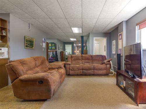 238 Park Rill Road, Oliver, BC - Indoor Photo Showing Living Room