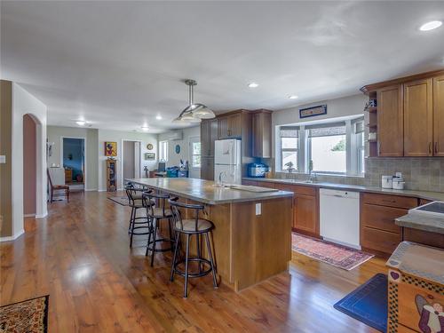 238 Park Rill Road, Oliver, BC - Indoor Photo Showing Kitchen