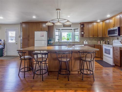 238 Park Rill Road, Oliver, BC - Indoor Photo Showing Kitchen