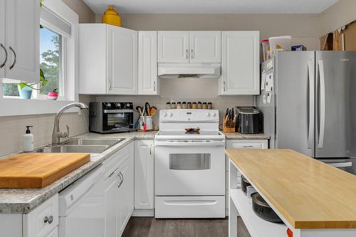 2612 Applewood Road, West Kelowna, BC - Indoor Photo Showing Kitchen With Double Sink