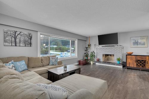 2612 Applewood Road, West Kelowna, BC - Indoor Photo Showing Living Room With Fireplace