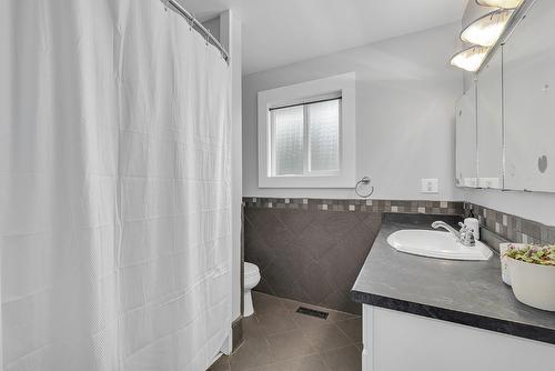 2612 Applewood Road, West Kelowna, BC - Indoor Photo Showing Bathroom