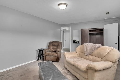 2612 Applewood Road, West Kelowna, BC - Indoor Photo Showing Living Room