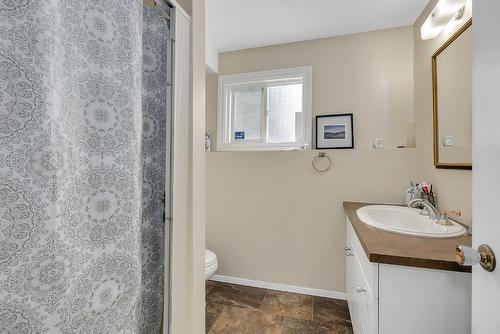 2612 Applewood Road, West Kelowna, BC - Indoor Photo Showing Bathroom