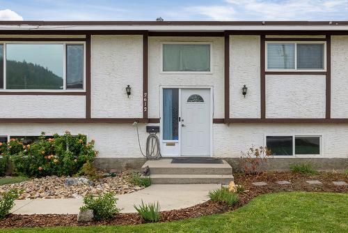 2612 Applewood Road, West Kelowna, BC - Outdoor