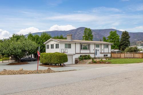 2612 Applewood Road, West Kelowna, BC - Outdoor