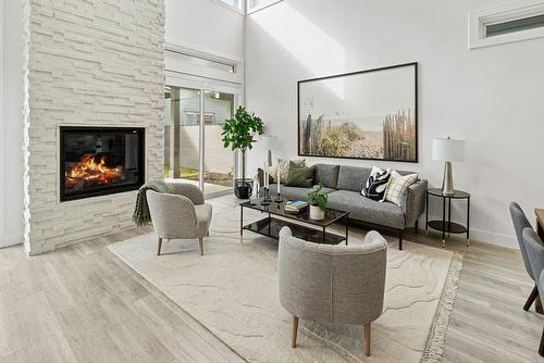 590 Radant Road, Kelowna, BC - Indoor Photo Showing Living Room With Fireplace