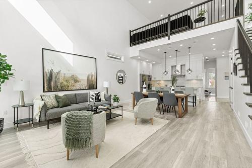 590 Radant Road, Kelowna, BC - Indoor Photo Showing Living Room