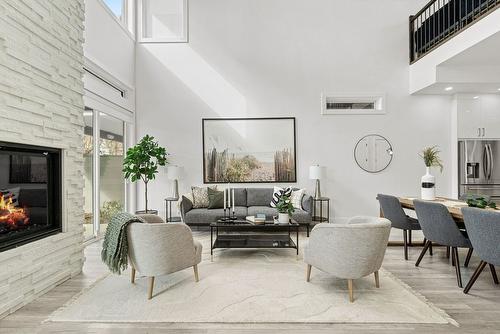 590 Radant Road, Kelowna, BC - Indoor Photo Showing Living Room With Fireplace