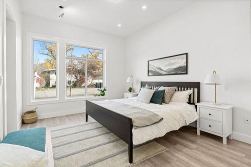 590 Radant Road, Kelowna, BC - Indoor Photo Showing Bedroom