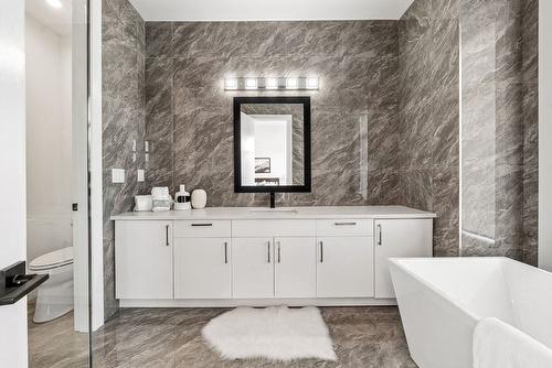 590 Radant Road, Kelowna, BC - Indoor Photo Showing Bathroom