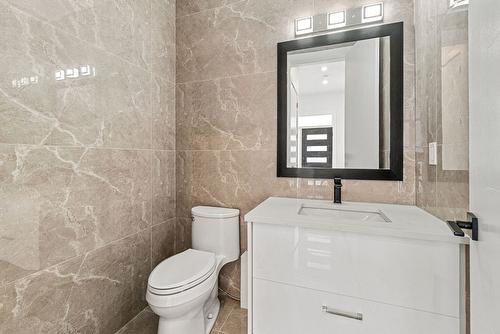 590 Radant Road, Kelowna, BC - Indoor Photo Showing Bathroom