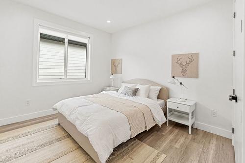 590 Radant Road, Kelowna, BC - Indoor Photo Showing Bedroom