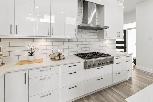 590 Radant Road, Kelowna, BC - Indoor Photo Showing Kitchen With Upgraded Kitchen