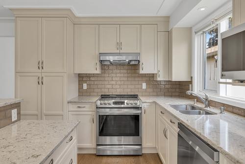 5-1201 Cameron Avenue, Kelowna, BC - Indoor Photo Showing Kitchen With Double Sink With Upgraded Kitchen