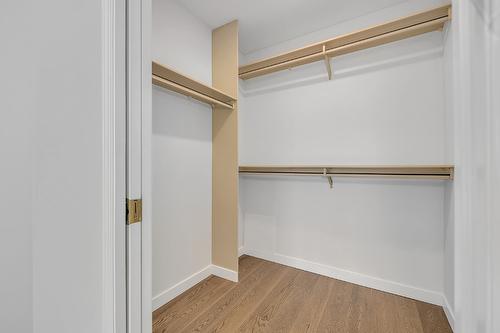 5-1201 Cameron Avenue, Kelowna, BC - Indoor With Storage