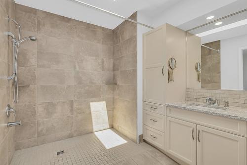 5-1201 Cameron Avenue, Kelowna, BC - Indoor Photo Showing Bathroom