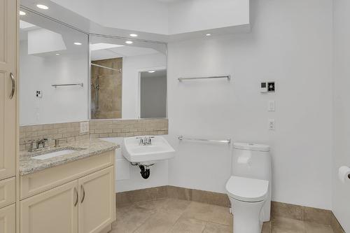 5-1201 Cameron Avenue, Kelowna, BC - Indoor Photo Showing Bathroom