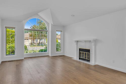 5-1201 Cameron Avenue, Kelowna, BC - Indoor Photo Showing Living Room With Fireplace