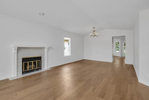 5-1201 Cameron Avenue, Kelowna, BC - Indoor Photo Showing Living Room With Fireplace