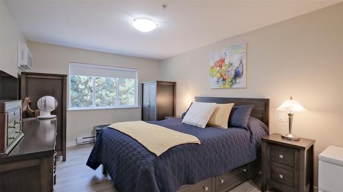 210-686 Lequime Road, Kelowna, BC - Indoor Photo Showing Bedroom