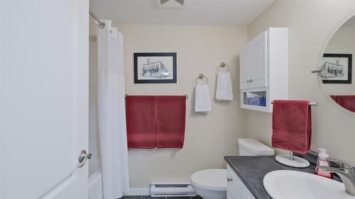 210-686 Lequime Road, Kelowna, BC - Indoor Photo Showing Bathroom