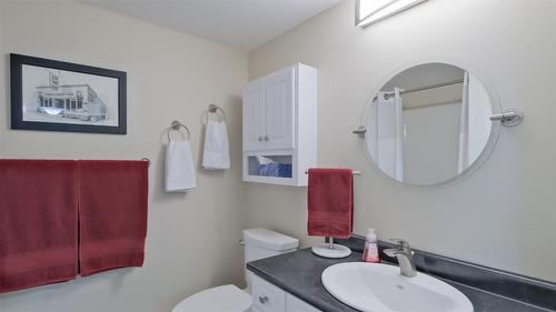 210-686 Lequime Road, Kelowna, BC - Indoor Photo Showing Bathroom