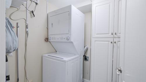 210-686 Lequime Road, Kelowna, BC - Indoor Photo Showing Laundry Room