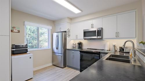 210-686 Lequime Road, Kelowna, BC - Indoor Photo Showing Kitchen With Double Sink With Upgraded Kitchen