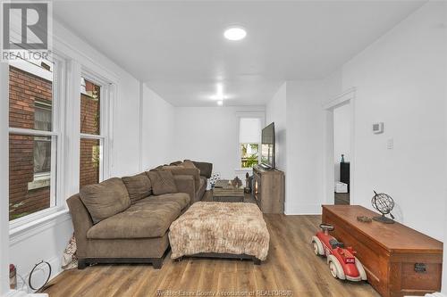 1171 Windermere Road, Windsor, ON - Indoor Photo Showing Living Room