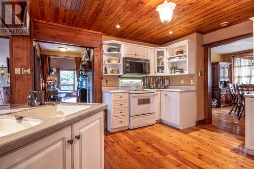 1090 Indian Meal Line, Portugal Cove St. Phillips, NL - Indoor Photo Showing Kitchen