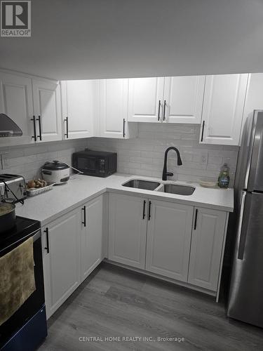 1372 Rebecca Street, Oakville (Bronte East), ON - Indoor Photo Showing Kitchen With Double Sink