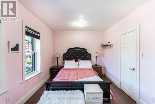 21 Severn Street, Hamilton (Central), ON - Indoor Photo Showing Bedroom