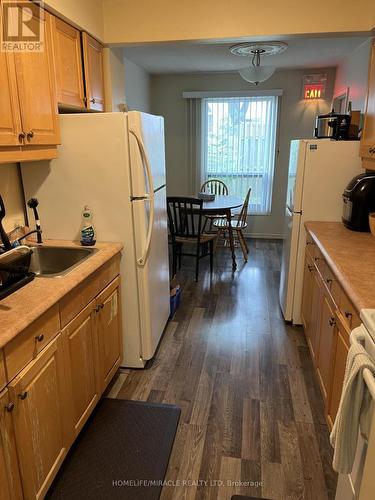 # 1 - 429 Keats Way, Waterloo, ON - Indoor Photo Showing Kitchen