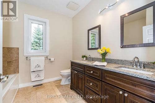 434424 4 Line, Amaranth, ON - Indoor Photo Showing Bathroom