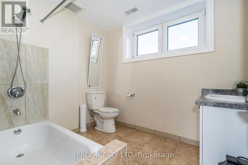 434424 4 Line, Amaranth, ON - Indoor Photo Showing Bathroom