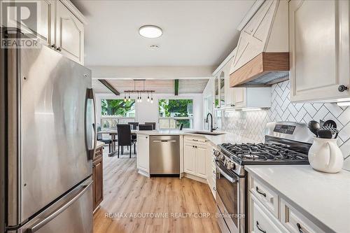 105 Victoria Street, Hamilton (Waterdown), ON - Indoor Photo Showing Kitchen With Stainless Steel Kitchen With Upgraded Kitchen