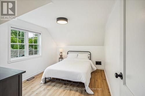 105 Victoria Street, Hamilton (Waterdown), ON - Indoor Photo Showing Bedroom